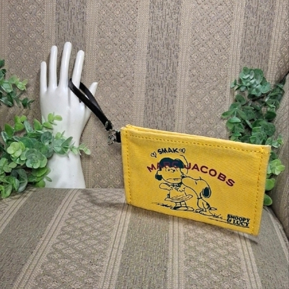 Marc Jacob X Peanuts The Pouch Wristlet - Picture 16 of 16